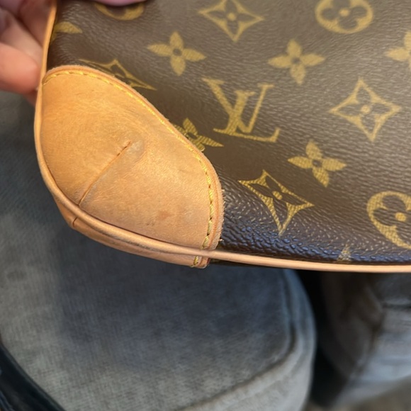 Louis Vuitton Monogram Sac Coussin GM - Picture 6 of 9